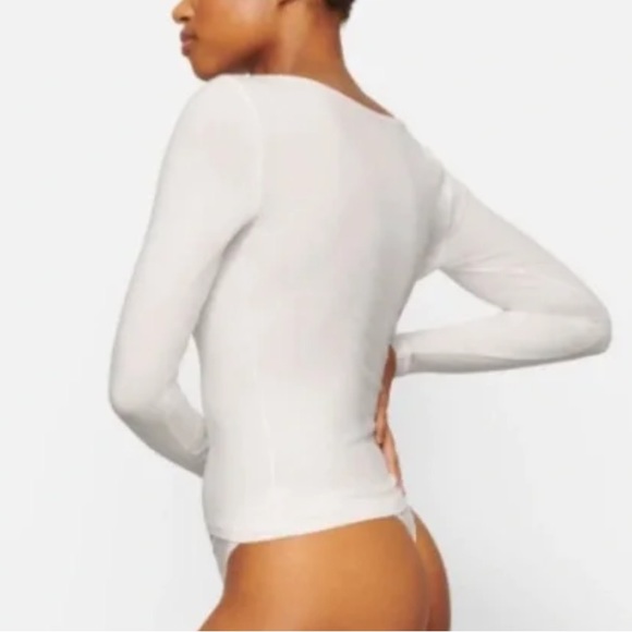 Skims Vintage long sleeve top in marble - Picture 2 of 5